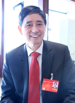 王再兴委员:要以产业来带动城镇化