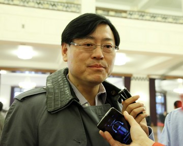 杨元庆委员:希望加大网络信息安全立法和监督力度