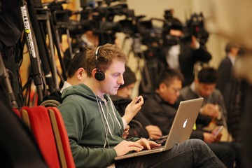 第一时间发布中国两会信息