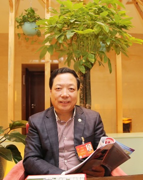 闫希军代表：以创新发展战略推动中医药产业走出国门