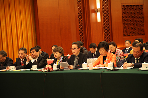 明经华代表（前排右三）发言.JPG