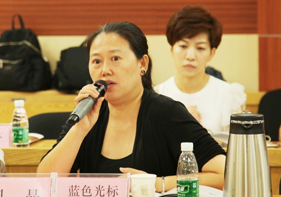 6蓝色光标企业代表进行公司介绍.jpg