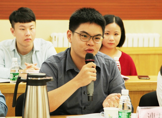 7长庚大学资讯管理系的连君翰作为学生代表发言.jpg