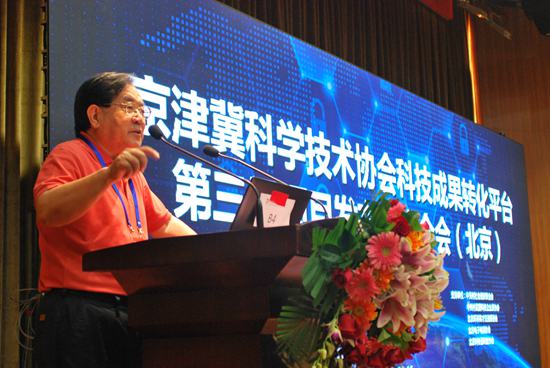 1中关村天合科技成果转化促进中心主任朱希铎对30个项目进行了发布.JPG