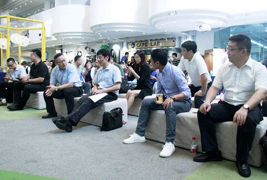 参会领导及嘉宾.jpg 参会领导及嘉宾.jpg