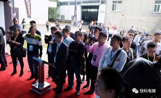 参观者来自全国各地电梯人士.jpg