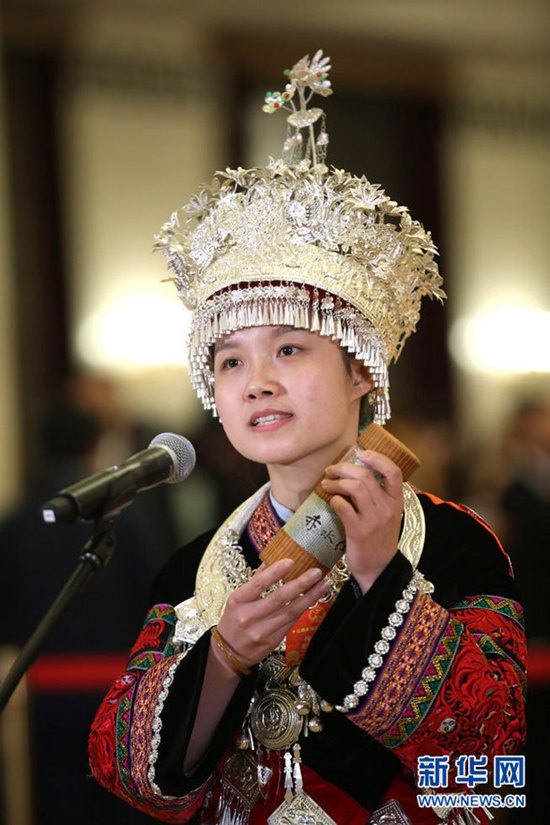 全国人大代表杨昌芹在“代表通道”接受采访.jpg 全国人大代表杨昌芹在“代表通道”接受采访.jpg