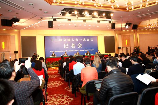 第一次全体会议记者会.jpg 第一次全体会议记者会.jpg