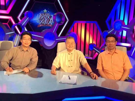 尹传红江西卫视《顶级对决》科普讲解团嘉宾照片（右）.jpg