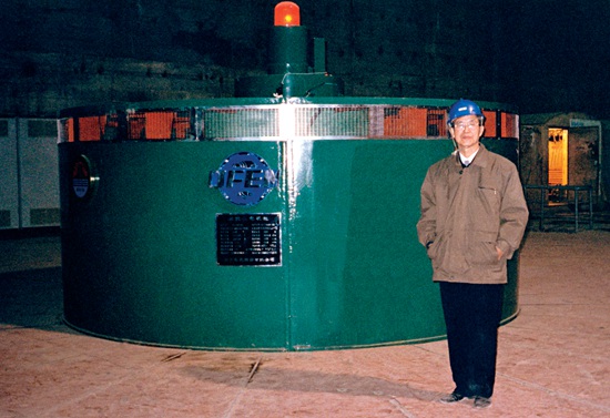 2000年李家峡水电站400兆瓦蒸发冷却水轮发电机启动试验.jpg 2000年李家峡水电站400兆瓦蒸发冷却水轮发电机启动试验.jpg