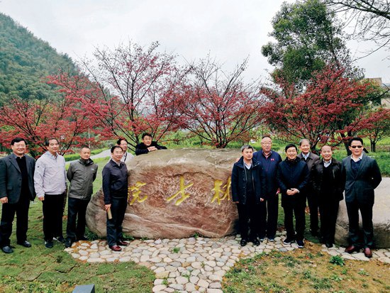 中国科学院秦大河等13位院士安吉行.jpg 中国科学院秦大河等13位院士安吉行.jpg
